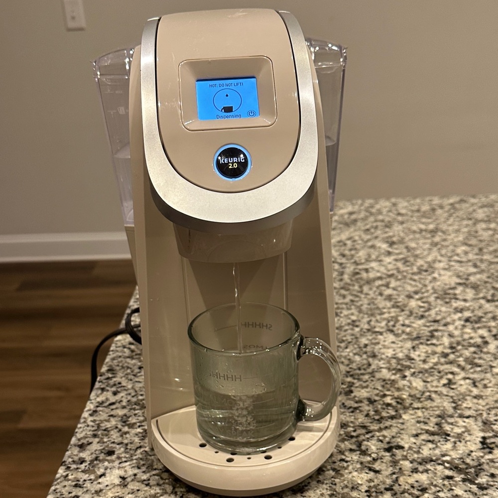 Keurig Single Serve Coffee Maker in Cream and Silver - Picture 14 of 17